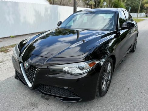 Used 2017 Alfa Romeo Giulia RWD image 4