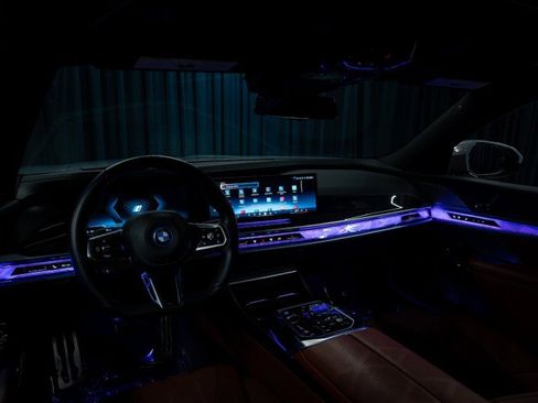 Used 2024 BMW i7 xDrive60 image 26