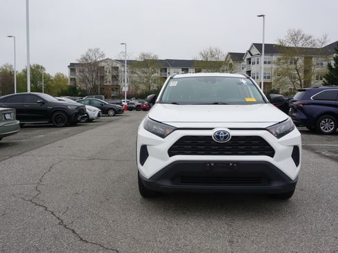 Used 2022 Toyota RAV4 LE image 2