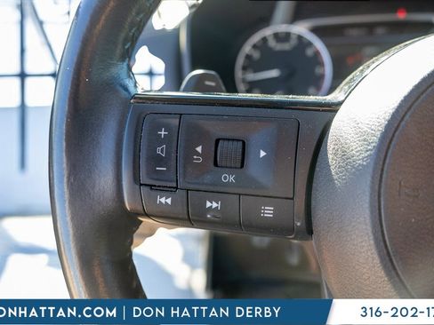 Used 2023 Nissan Rogue SV w/ SV Premium Package image 12