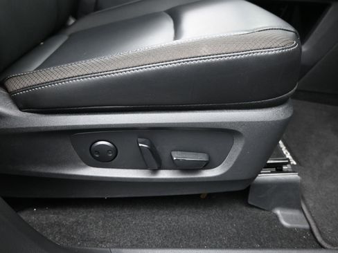 Certified 2025 Nissan Pathfinder SL image 17