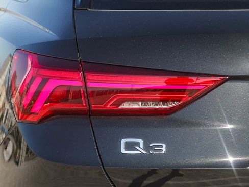 Used 2025 Audi Q3 2.0T Premium image 9