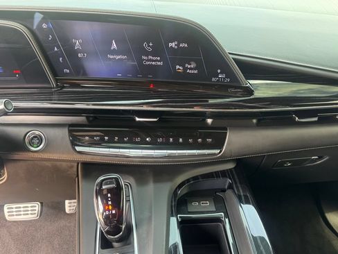 Used 2023 Cadillac Escalade ESV V AWD/4WD image 32