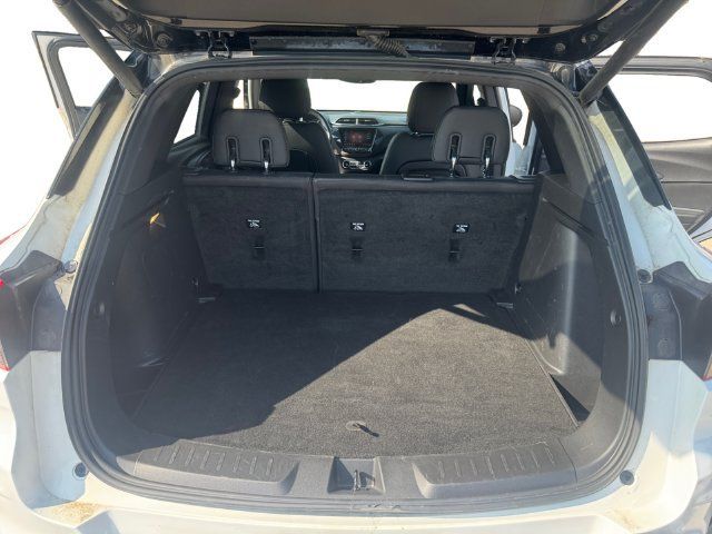 Used 2023 Chevrolet TrailBlazer RS w/ Sun and Liftgate Package FWD image 11