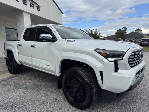 Used 2025 Toyota Tacoma Limited AWD/4WD image 5