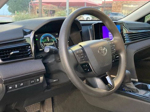 Used 2025 Toyota Camry LE w/ Convenience Package FWD image 8