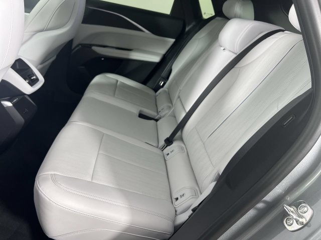 Used 2026 Cadillac Lyriq Luxury AWD/4WD image 23