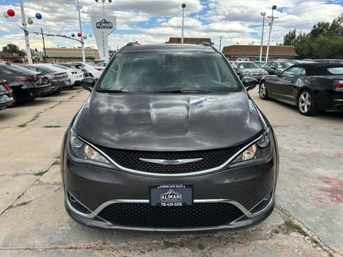 Used 2017 Chrysler Pacifica Touring-L FWD image 2