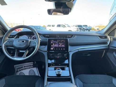 New 2025 Jeep Grand Cherokee Altitude image 11