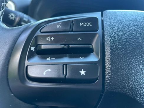 Used 2024 Hyundai Venue Limited FWD image 12