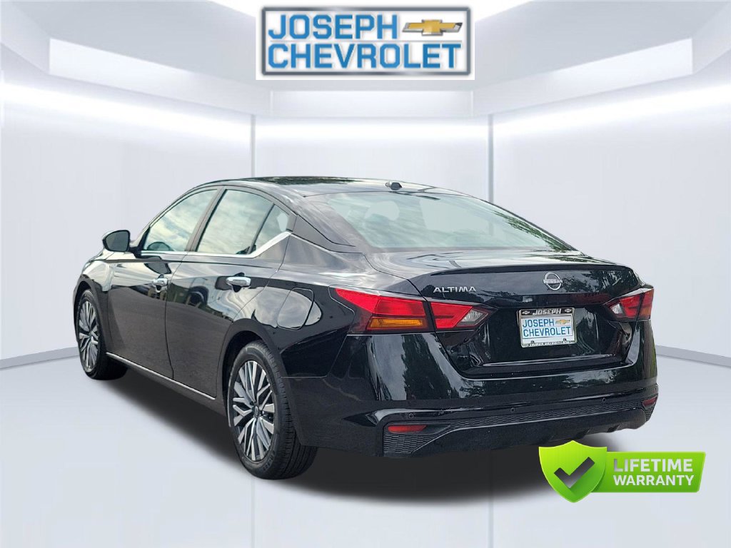 Used 2025 Nissan Altima 2.5 SV FWD image 4