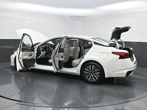 Used 2023 Nissan Altima 2.5 SV w/ SV Premium Package FWD image 39