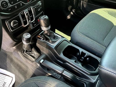 Used 2024 Jeep Wrangler Unlimited Sahara w/ Technology Group AWD/4WD image 17
