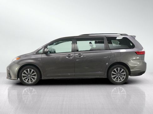 Used 2020 Toyota Sienna LE AWD/4WD image 2