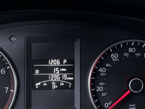 Used 2013 Volkswagen Jetta SE FWD image 18