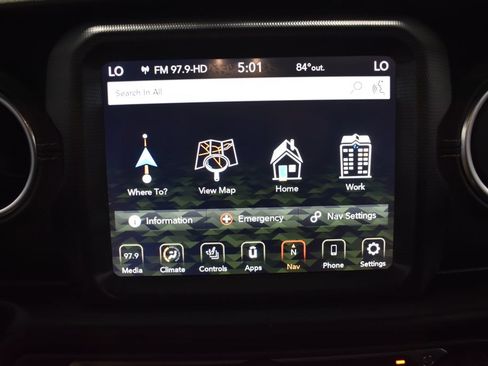 Used 2020 Jeep Wrangler Unlimited Sahara AWD/4WD image 27