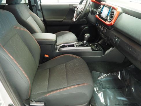 Certified 2019 Toyota Tacoma TRD Sport image 19