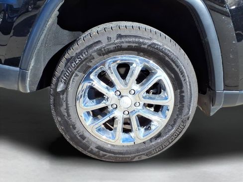 Used 2021 Jeep Grand Cherokee Laredo image 5