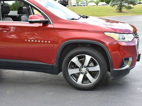 Used 2020 Chevrolet Traverse LT w/ LT Premium Package AWD/4WD image 3