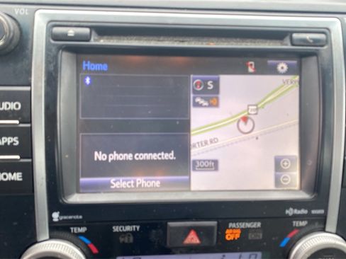 Used 2014 Toyota Camry XLE w/ Leather Package image 18