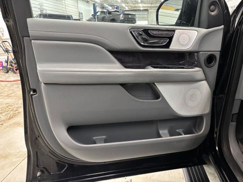 Used 2019 Lincoln Navigator L Reserve AWD/4WD image 9