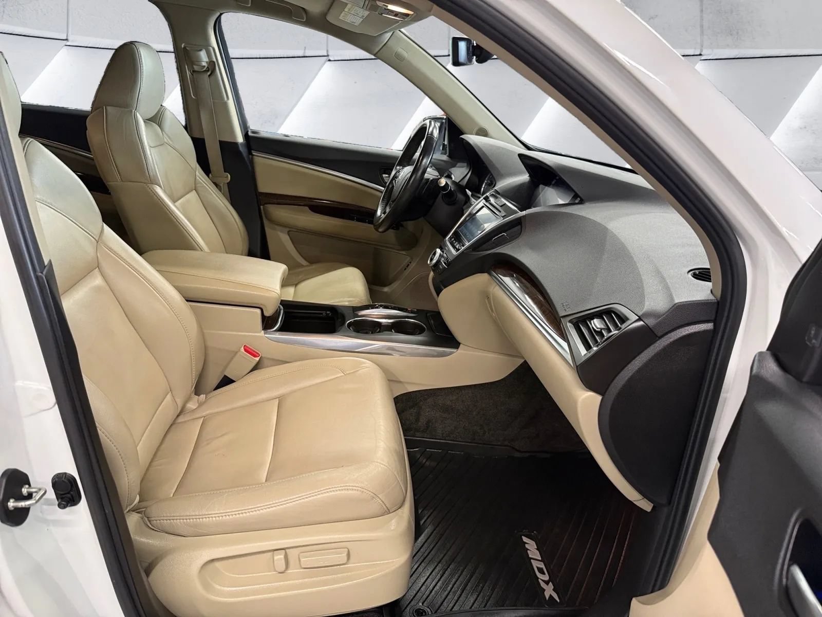 Used 2018 Acura MDX w/ Technology Package AWD/4WD image 16