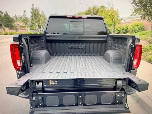 Used 2023 GMC Sierra 1500 AT4 w/ Technology Package image 21