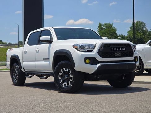 Used 2022 Toyota Tacoma TRD Off-Road w/ Technology Package AWD/4WD image 2