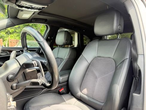 Used 2020 Porsche Macan AWD/4WD image 11