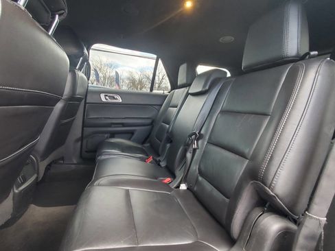 Used 2013 Ford Explorer XLT image 12