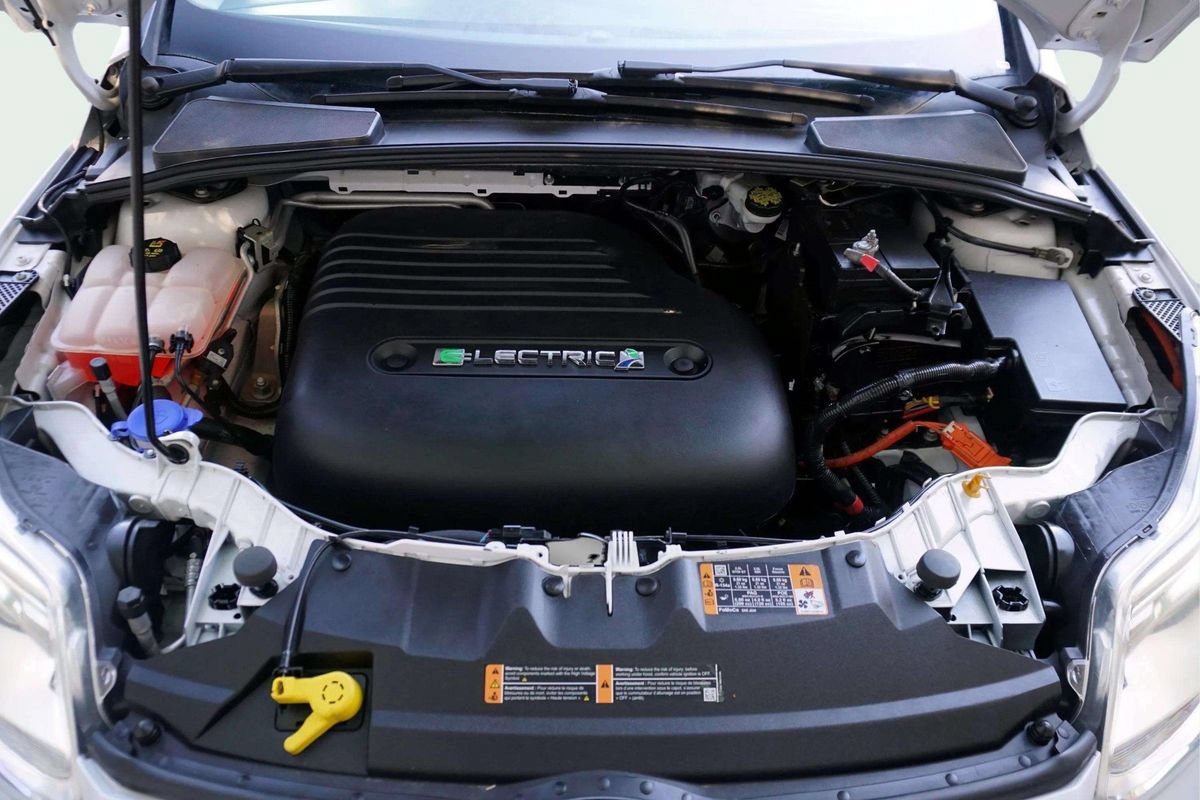 Used 2016 Ford Focus Electric Hatchback FWD image 12