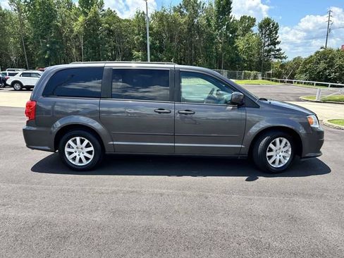 Used 2017 Dodge Grand Caravan GT FWD image 2