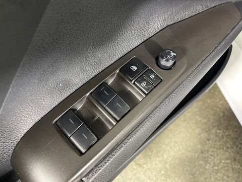 Used 2023 Toyota Camry SE image 19