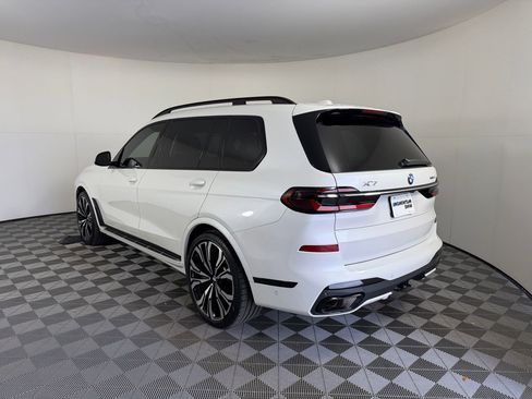 Used 2023 BMW X7 xDrive40i w/ Executive Package image 3