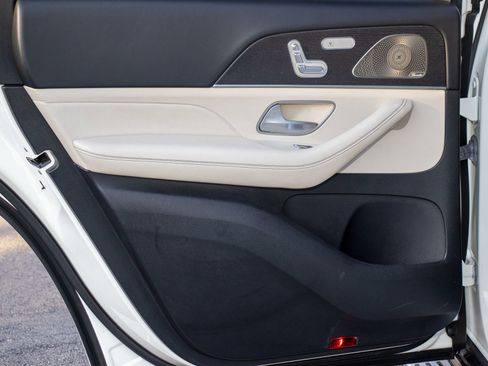 Used 2022 Mercedes-Benz GLS 450 4MATIC image 15