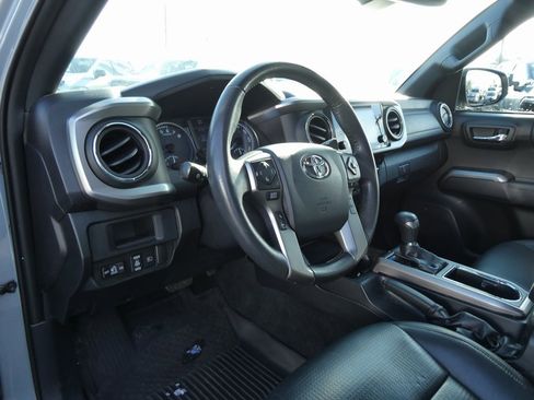 Used 2019 Toyota Tacoma Limited image 22