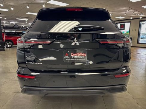 New 2026 Mitsubishi Outlander ES FWD image 5