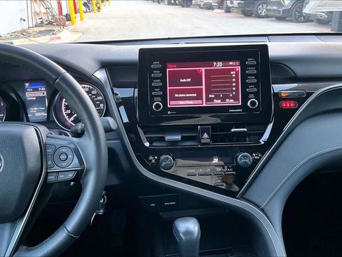 Used 2022 Toyota Camry SE image 6