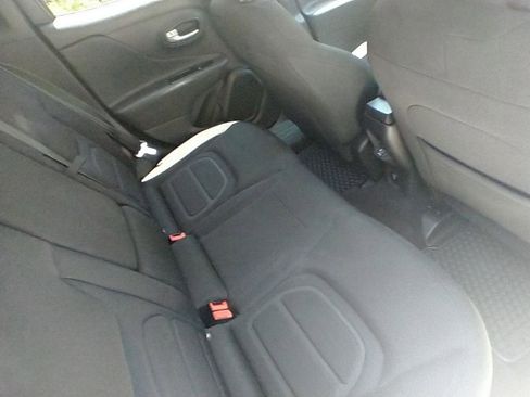 Used 2022 Jeep Renegade Latitude w/ Convenience Group image 12