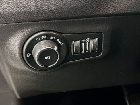 Used 2018 Jeep Compass Limited w/ Navigation Group image 17