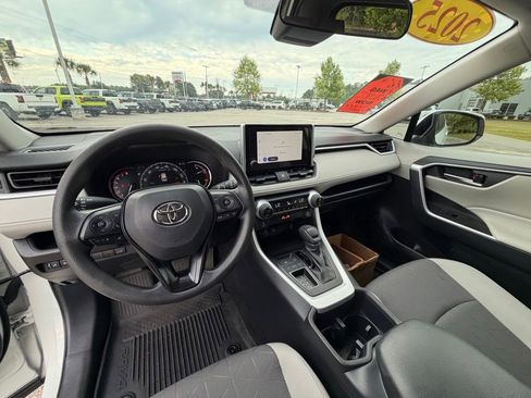 Used 2025 Toyota RAV4 XLE w/ Convenience Package FWD image 19