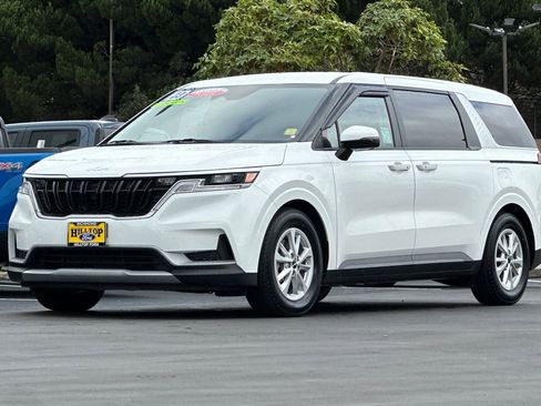 Certified 2023 Kia Carnival LX image 11