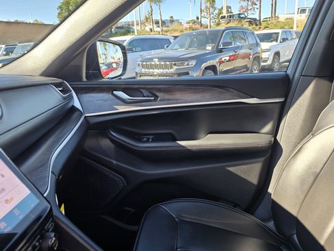 New 2025 Jeep Grand Cherokee Limited image 15