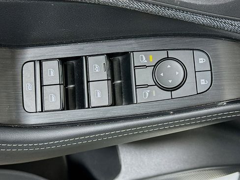 Used 2023 Nissan Rogue SV AWD/4WD image 15