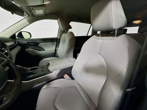 Certified 2023 Toyota Highlander L image 19