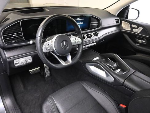 Used 2023 Mercedes-Benz GLS 580 4MATIC image 10