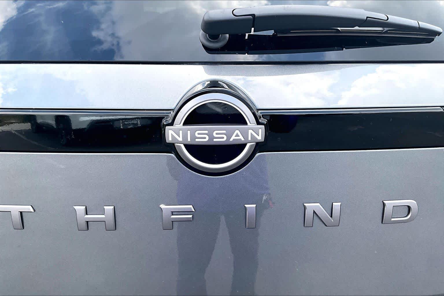 New 2026 Nissan Pathfinder Platinum FWD image 15