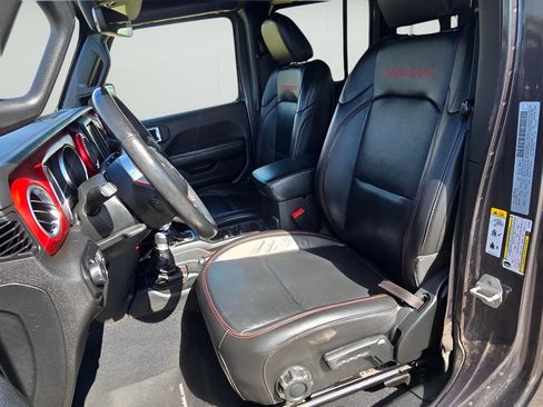Used 2018 Jeep Wrangler Unlimited Rubicon w/ Dual Top Group AWD/4WD image 28