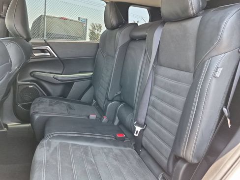 Used 2025 Mitsubishi Outlander SE AWD/4WD image 28