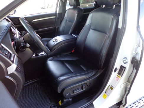Used 2016 Toyota Highlander XLE AWD/4WD image 14